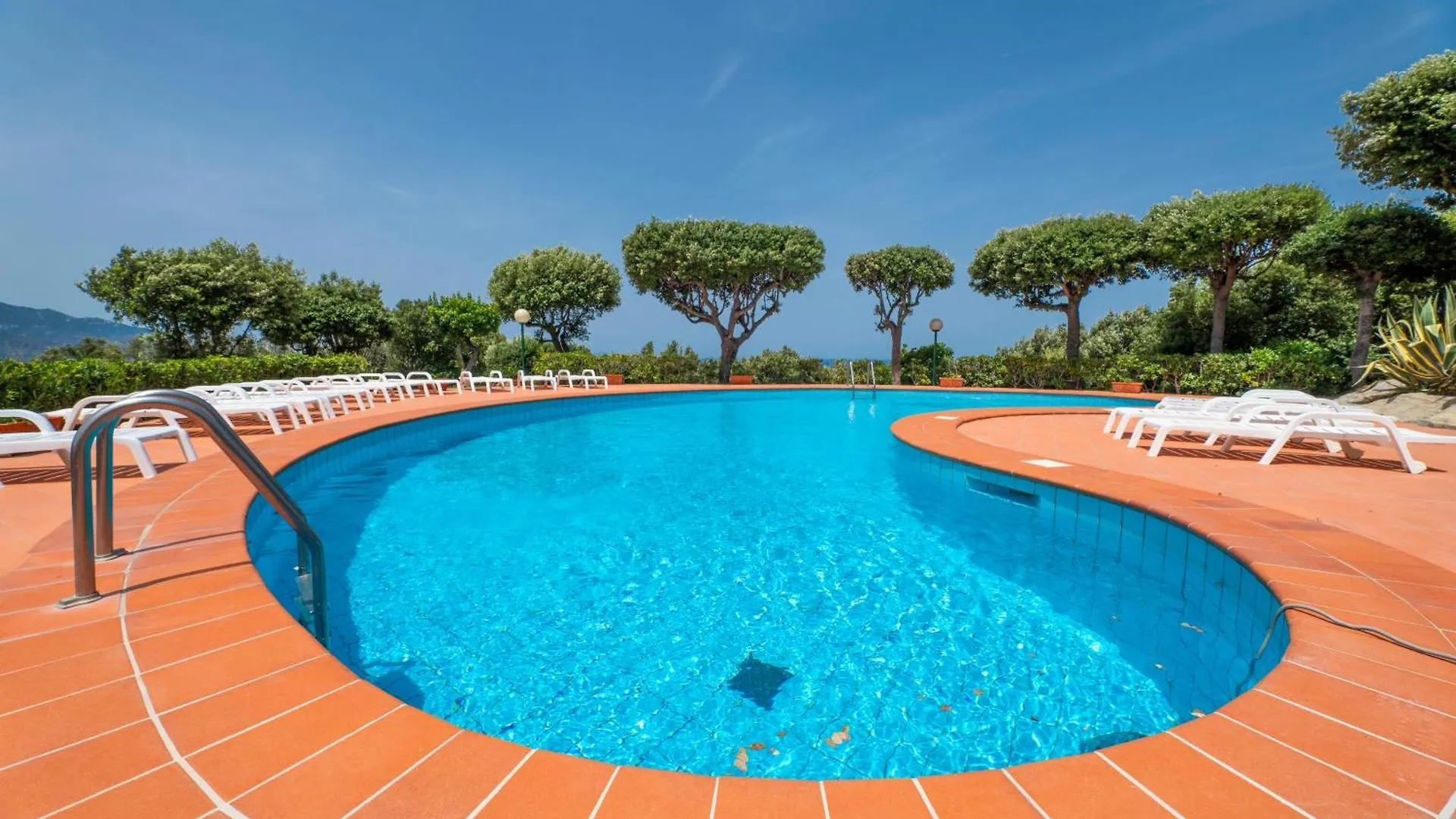 Gli Aloe Biodola - Trilocale Con Piscina contacts